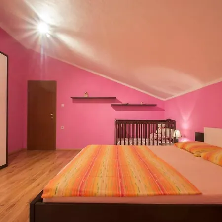 Tereza Villa *