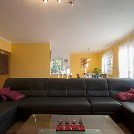 Tereza Villa *