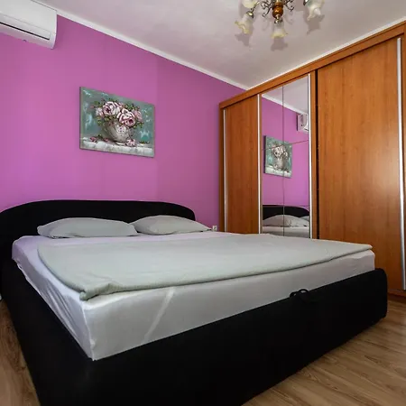 Tereza Villa *